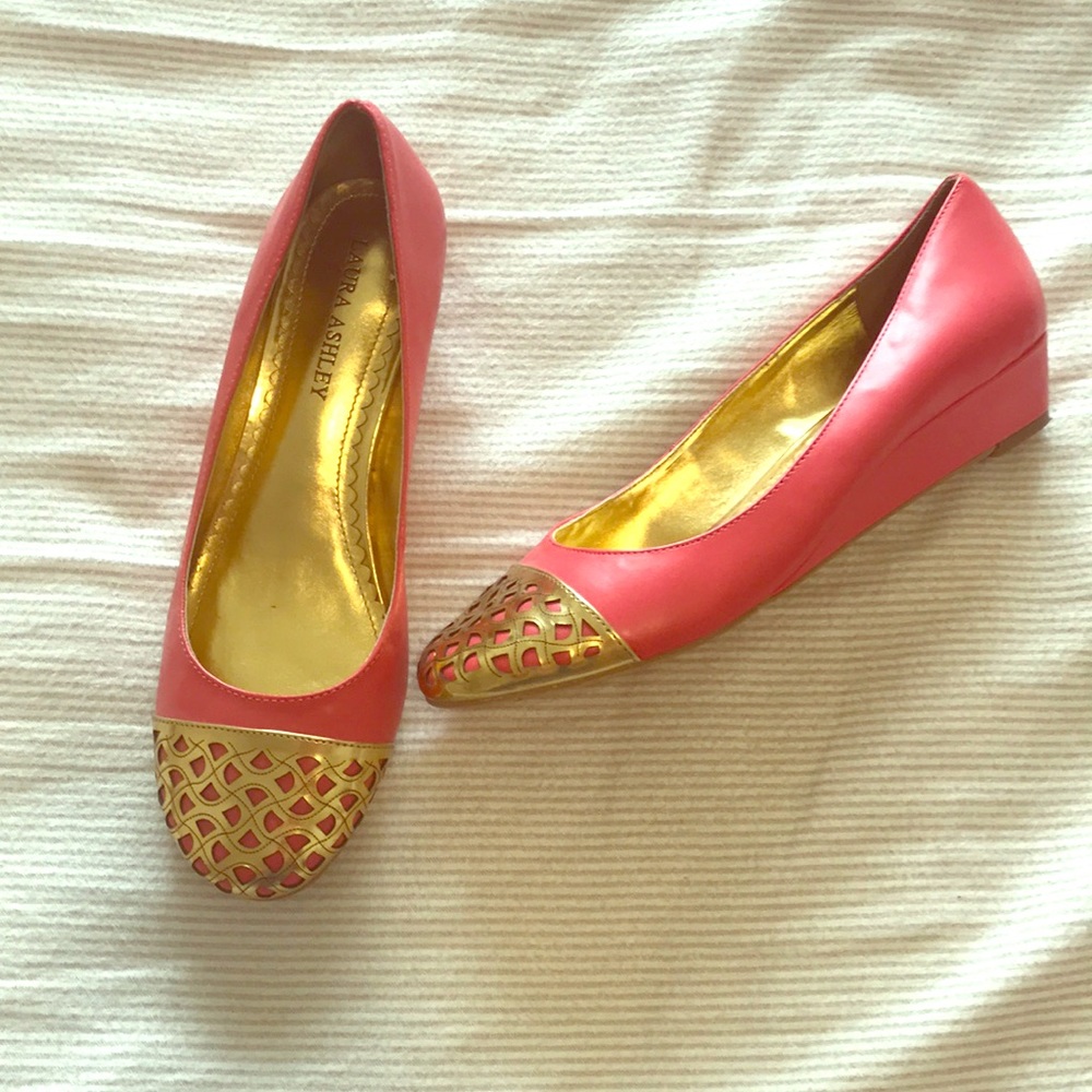 Heeled flats
